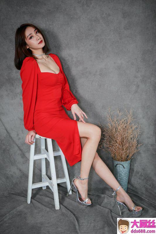 台模美腿系列长腿美模段璟乐红色小礼服高跟美腿外拍