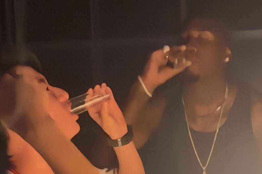 男女边吃奶边做边爱视频