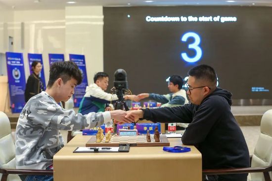 男同桌把我的奶罩扒开