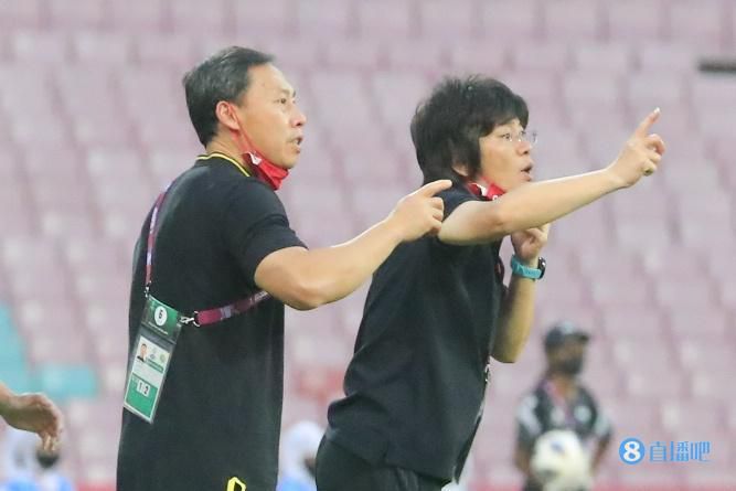 玩3p我被两个男人夹在中间