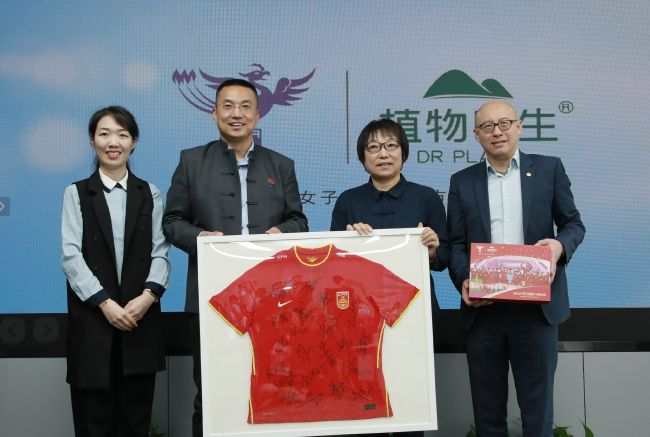 美女尿尿视频