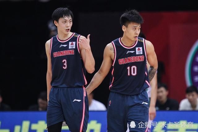 正装办公室激情男男gay小说